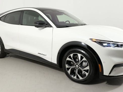 Used 2022 Ford Mustang Mach-E Premium image 8