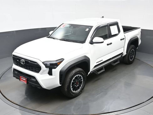 Used 2024 Toyota Tacoma TRD Off-Road w/ TRD Off Road Upgrade Package AWD/4WD image 37