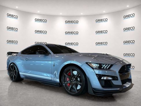 Used 2022 Ford Mustang Shelby GT500 w/ Carbon Fiber Track Pack RWD image 1