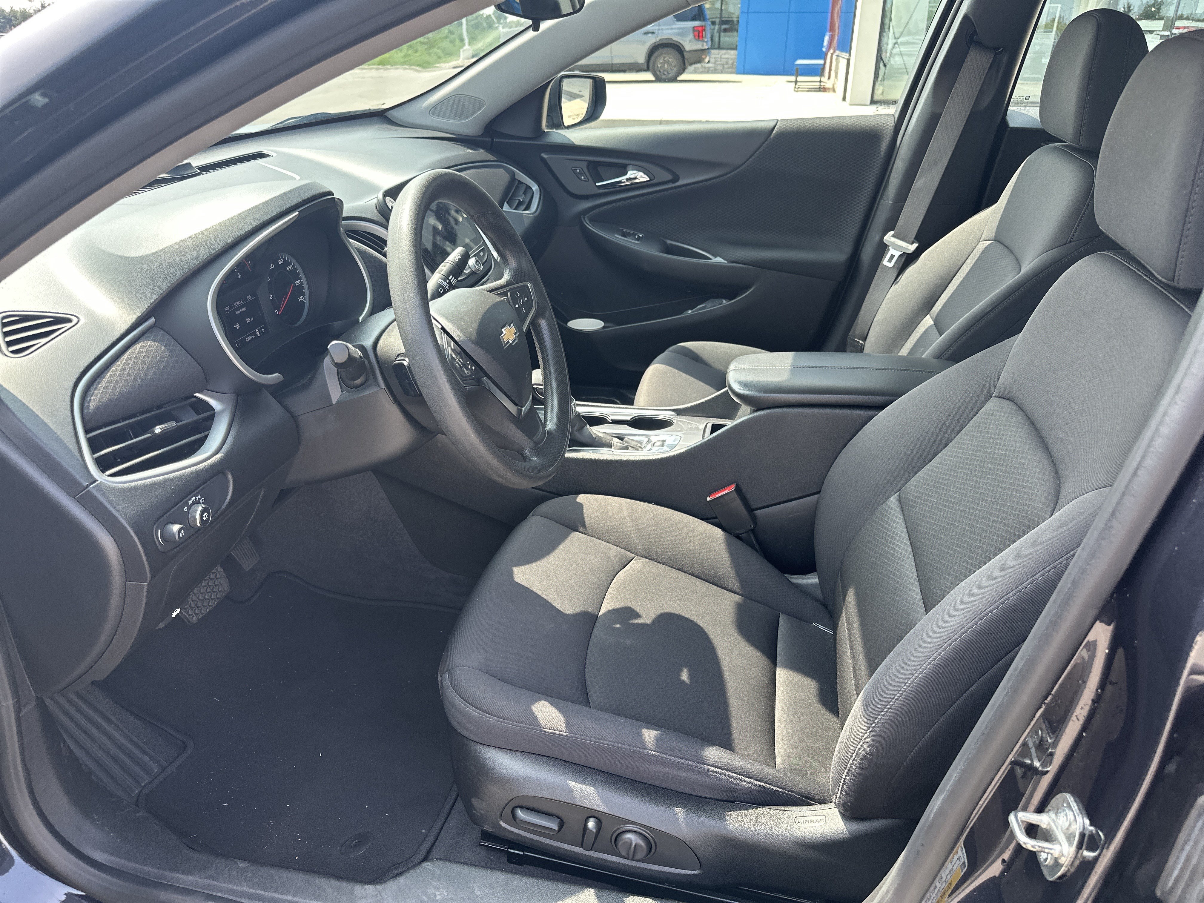 Used 2023 Chevrolet Malibu LT FWD image 9
