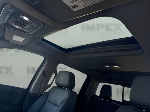 Used 2021 Chevrolet Silverado 1500 LTZ AWD/4WD image 13