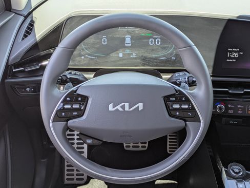 Used 2025 Kia Niro EX Touring FWD image 21