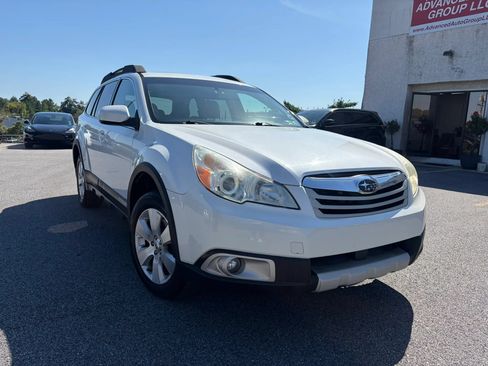 Used 2012 Subaru Outback 3.6R Limited w/ Moonroof Pkg AWD/4WD image 3