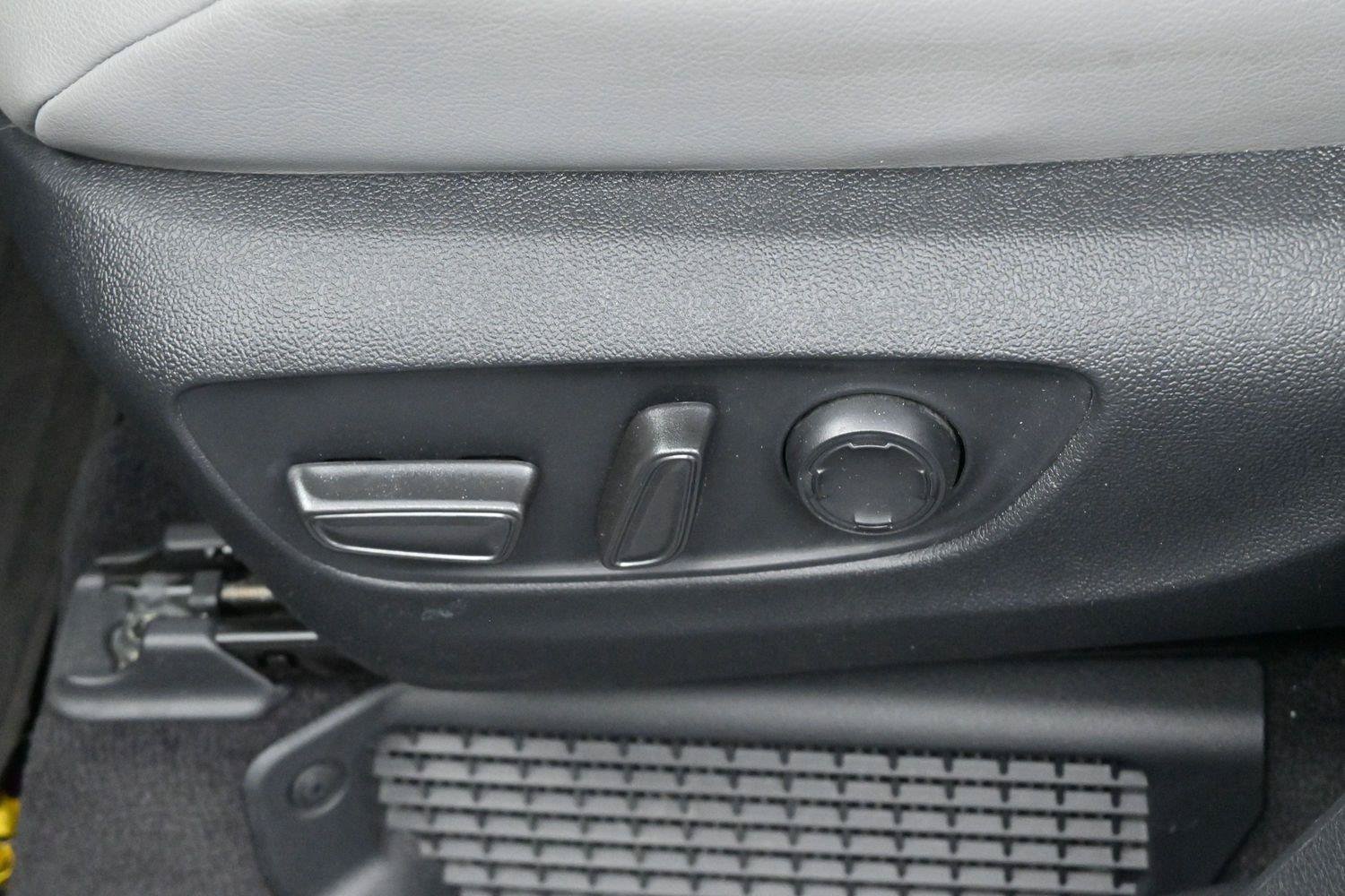 Used 2025 Toyota Sienna XLE FWD image 14