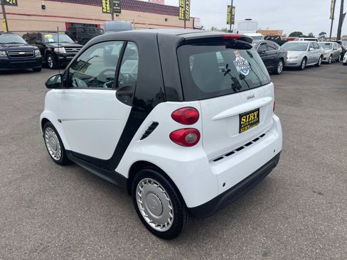 Used 2014 smart fortwo pure image 5