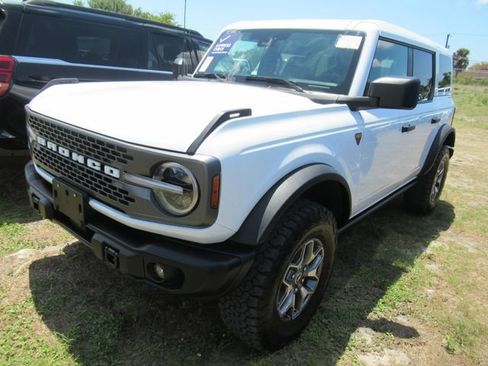 Used 2025 Ford Bronco Badlands AWD/4WD image 3