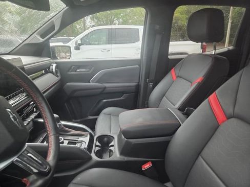 Used 2025 Chevrolet Colorado Z71 w/ Technology Package image 6