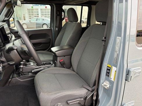 Used 2024 Jeep Wrangler Unlimited image 20