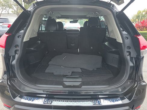 Used 2018 Nissan Rogue SL w/ Premium Package image 7