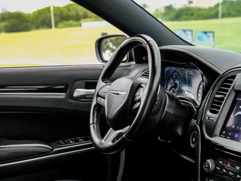 Used 2018 Chrysler 300 S w/ 300S Premium Group RWD image 17