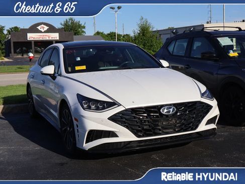 Used 2022 Hyundai Sonata Limited FWD image 2