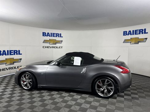 Used 2014 Nissan 370Z Touring w/ Sport Package RWD image 2