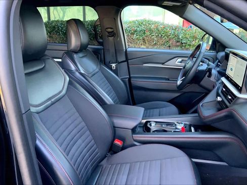 Certified 2025 Ford Explorer ST-Line w/ ST-Line Street Pack image 8