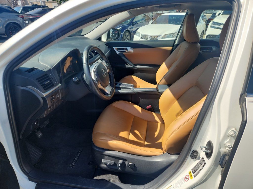 Used 2013 Lexus CT 200h w/ Seat Comfort Pkg FWD image 2