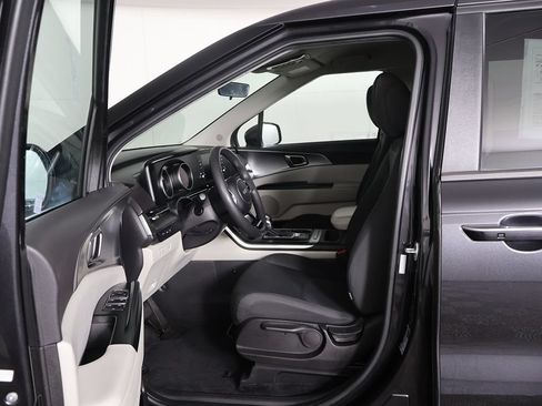 Used 2022 Kia Carnival LX FWD image 25