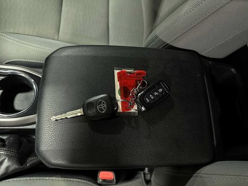 Used 2019 Toyota Tacoma SR5 AWD/4WD image 33
