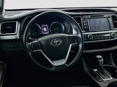 Used 2017 Toyota Highlander XLE FWD image 18
