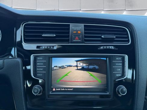 Used 2016 Volkswagen Golf 4-Door image 15