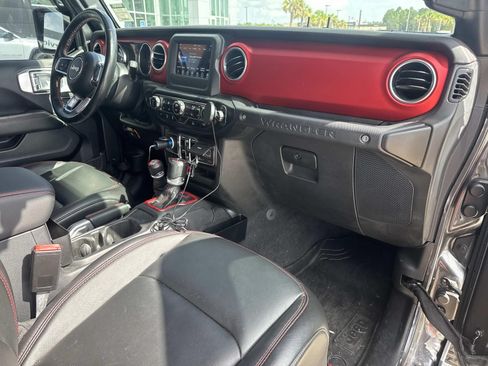 Used 2021 Jeep Wrangler Unlimited Rubicon w/ Cold Weather Group AWD/4WD image 10