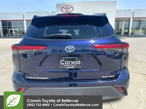 Certified 2021 Toyota Highlander XLE AWD/4WD image 4