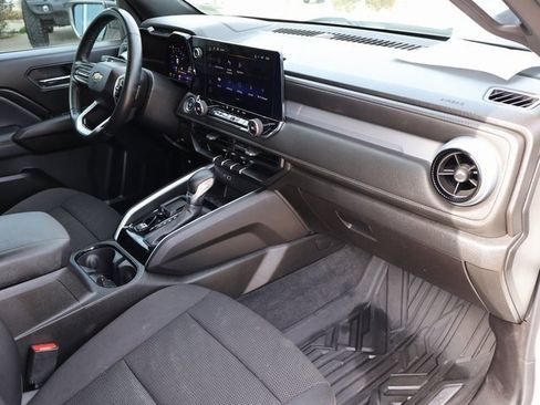 Used 2024 Chevrolet Colorado LT w/ LT Convenience Package image 17