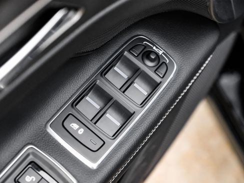 Used 2017 Jaguar XF S image 41