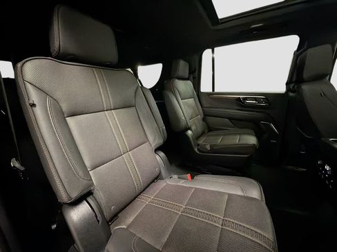 Used 2025 Chevrolet Suburban High Country AWD/4WD image 34