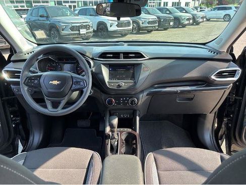 Used 2023 Chevrolet TrailBlazer LT AWD/4WD image 9