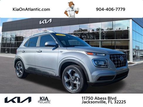 Used 2025 Hyundai Venue SEL FWD image 1