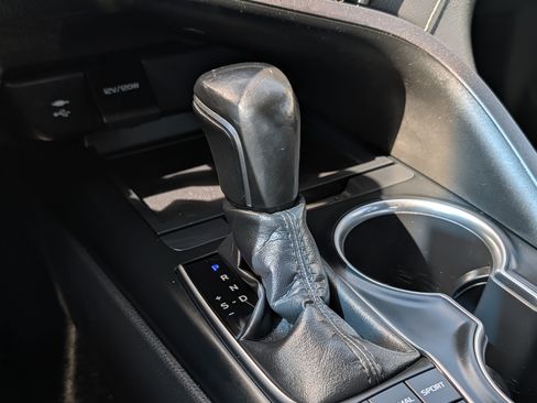 Used 2018 Toyota Camry XSE FWD image 29