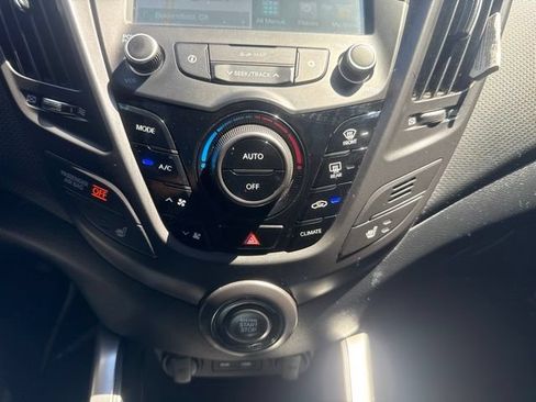 Used 2016 Hyundai Veloster Turbo w/ Option Group 04 FWD image 18