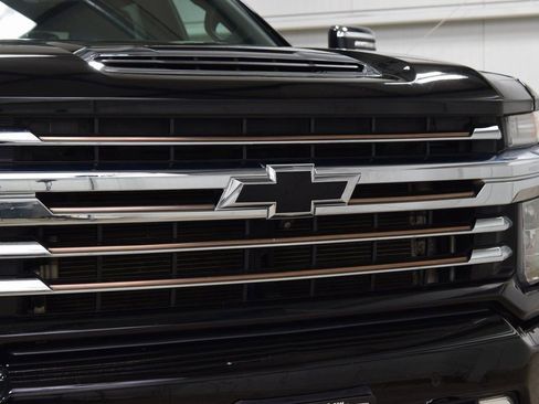 Used 2023 Chevrolet Silverado 2500 High Country w/ Z71 Off-Road Package image 9