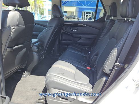 Used 2025 Honda Pilot EX-L image 11