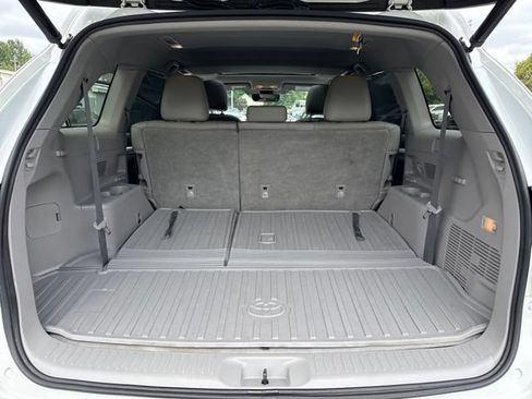 Used 2019 Toyota Highlander XLE AWD/4WD image 30