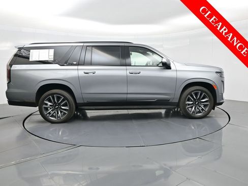 Used 2024 Cadillac Escalade ESV Sport w/ Heavy-Duty Trailer Package image 6