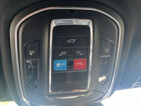 Used 2025 Jeep Grand Cherokee Altitude AWD/4WD image 15