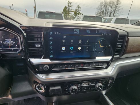 Used 2023 Chevrolet Silverado 1500 High Country w/ Technology Package image 17