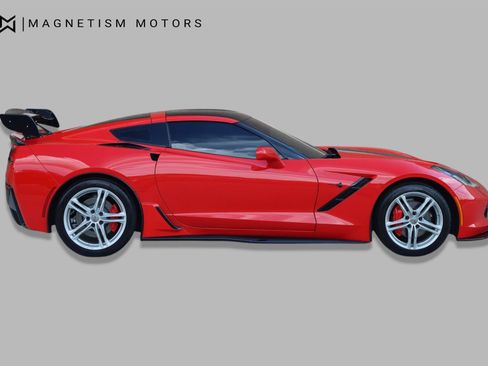 Used 2019 Chevrolet Corvette Stingray Coupe w/ 1LT RWD image 3