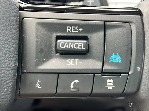 Used 2025 Nissan Rogue SL w/ SL Premium Package FWD image 22