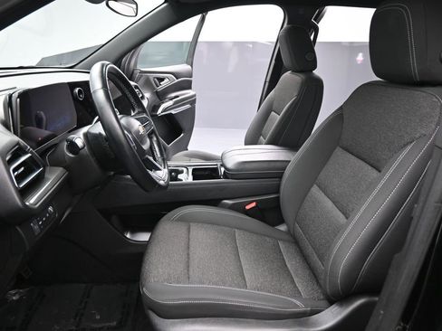 Used 2024 Chevrolet Traverse LT image 10