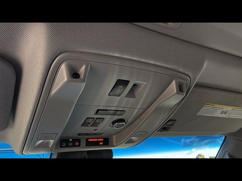 Used 2018 Cadillac Escalade Luxury image 17