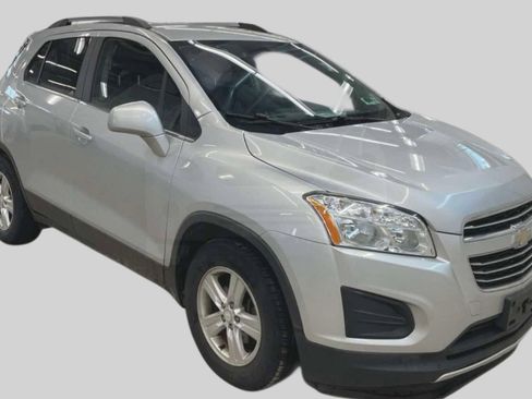 Used 2016 Chevrolet Trax LT image 2