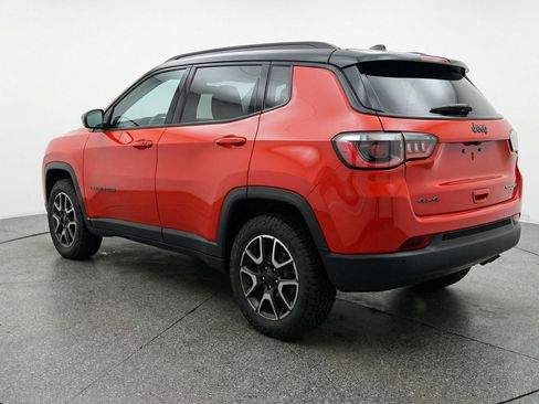 Used 2025 Jeep Compass Trailhawk AWD/4WD image 6