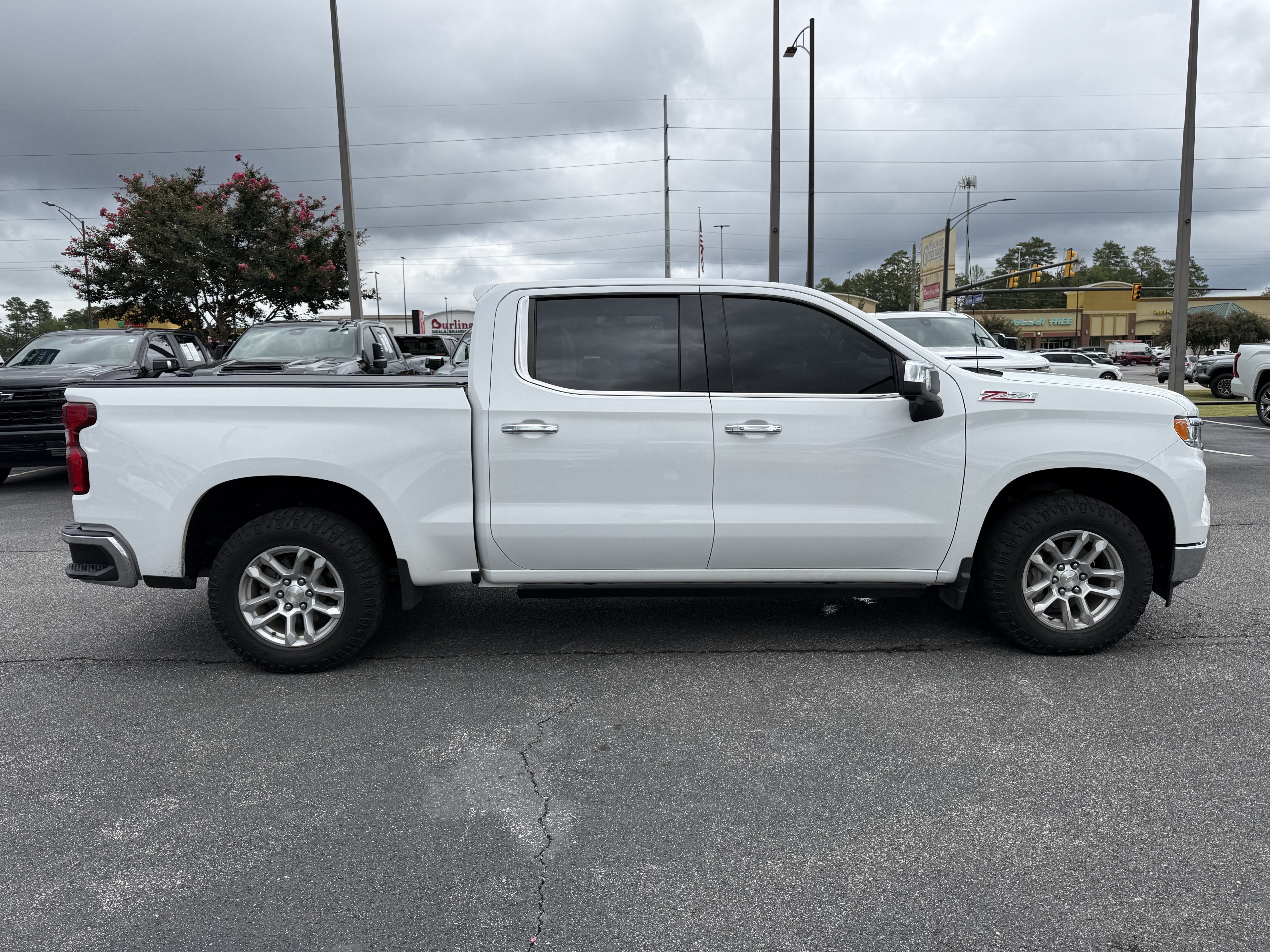 Used 2023 Chevrolet Silverado 1500 LTZ w/ LTZ Convenience Package II AWD/4WD image 12