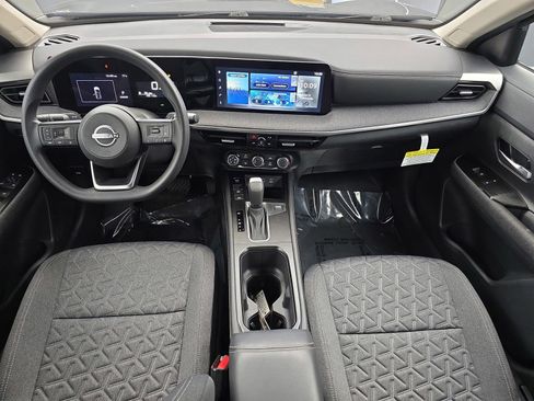 Used 2025 Nissan Kicks SV AWD/4WD image 18