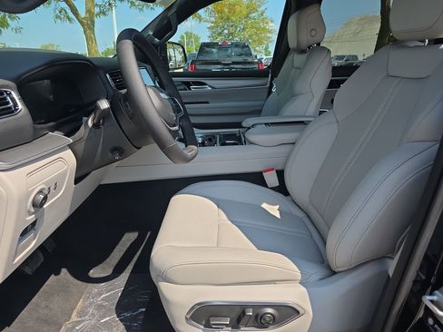 New 2025 Jeep Wagoneer Series III w/ Quick Order Package 25C Super image 8