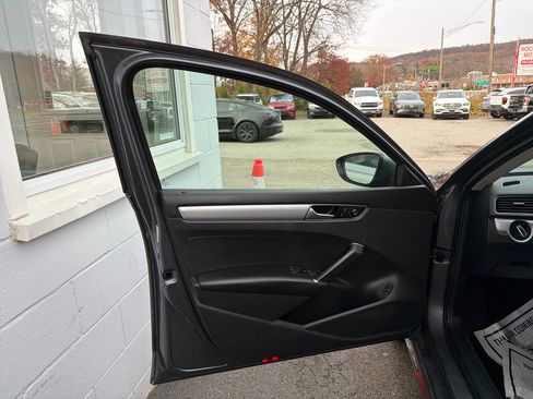 Used 2016 Volkswagen Passat 1.8T S image 15