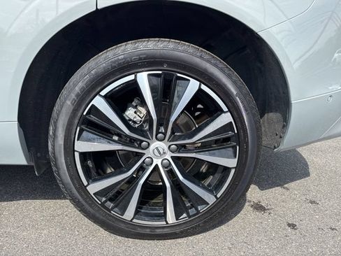 Certified 2025 Volvo XC60 B5 Plus AWD/4WD image 7