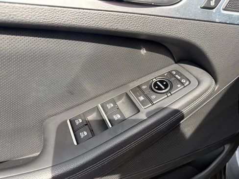 Used 2018 Genesis G80 3.8 AWD/4WD image 19
