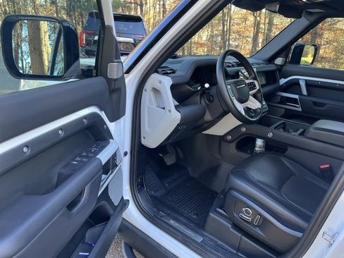 Certified 2024 Land Rover Defender 130 X-Dynamic SE image 4